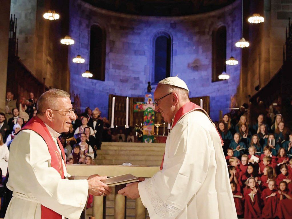Papa Francisco com o presidente da Federação Luterana Mundial