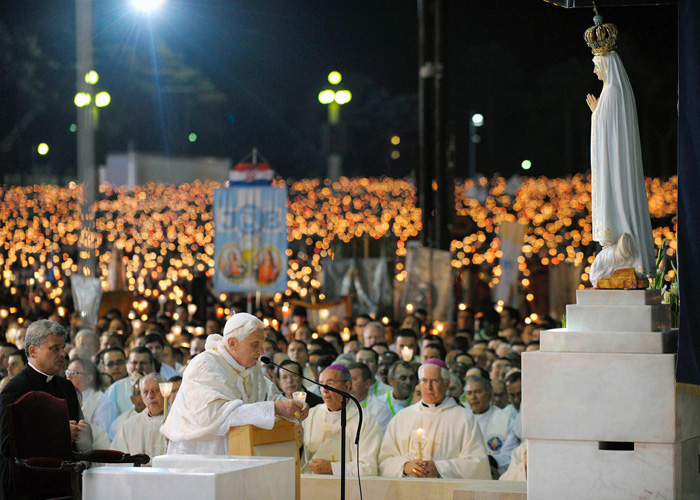 Resultado de imagem para PAPA BENTO XVI em fátima