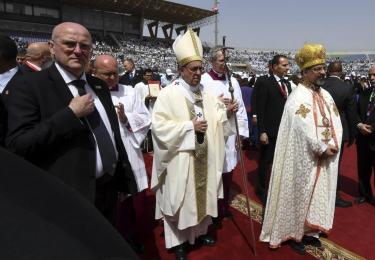 Resultado de imagem para papa francisco - missa no egito 2017