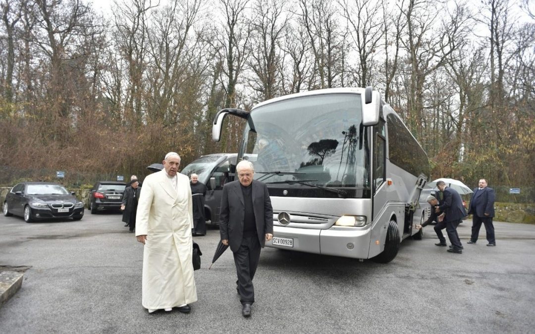 Vaticano: Papa começa retiro de Quaresma orientado por padre português