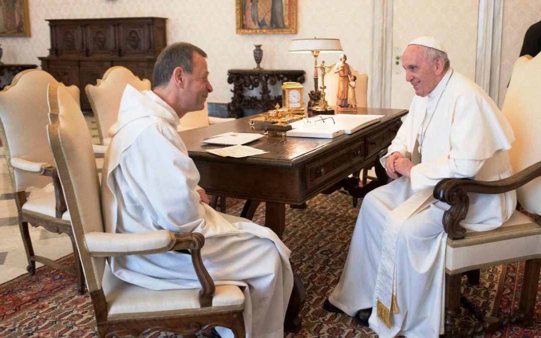 Ecumenismo: Prior de Taizé visitou Papa Francisco, em encontro dedicado aos jovens