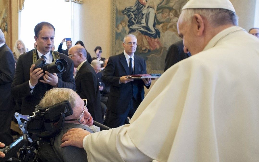 Igreja/Ciência: Vaticano despede-se de Stephen Hawking, membro da Academia Pontifícia das Ciências