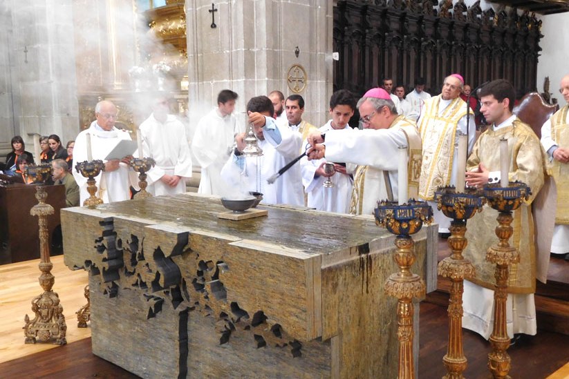 Lamego: Novo altar da Catedral apresenta elementos da vida das pessoas no Douro vinhateiro