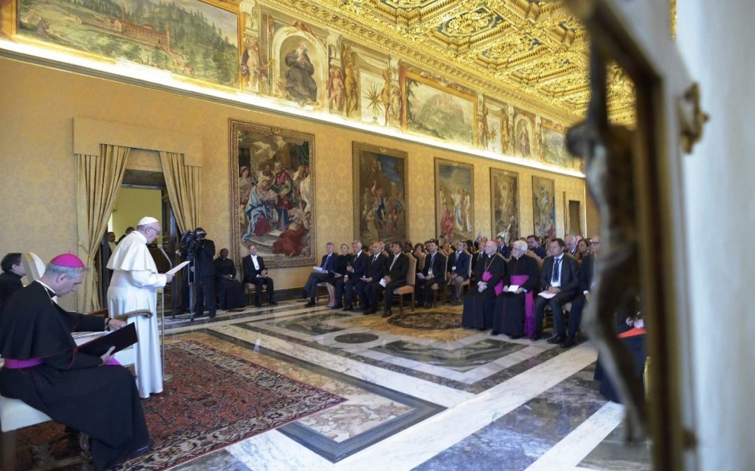 Vaticano: Papa desafia educadores católicos a «globalizar a esperança»
