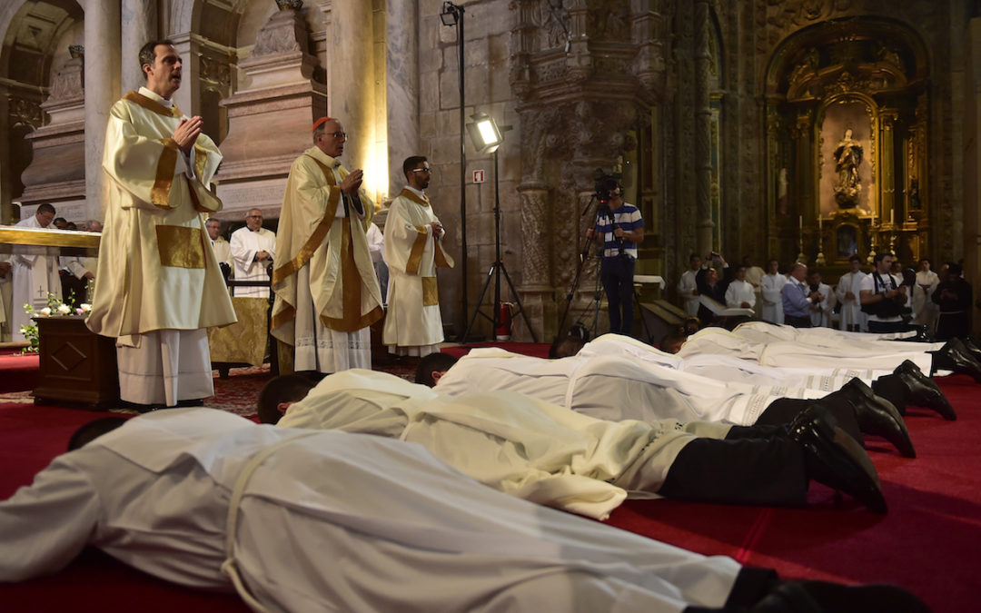 Igreja: «O sacerdote não é um senhor que chega de longe, mas nasce no meio da comunidade» – Pároco de Queluz