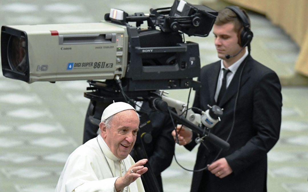 Vaticano: Papa nomeia jornalista italiano para presidir às Comunicações da Santa Sé