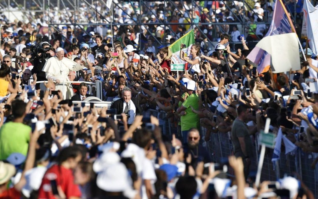 Igreja: Papa vive dia de festa com dezenas de milhares de jovens italianos e desafia-os a sonhar sem «medo» (c/vídeo)
