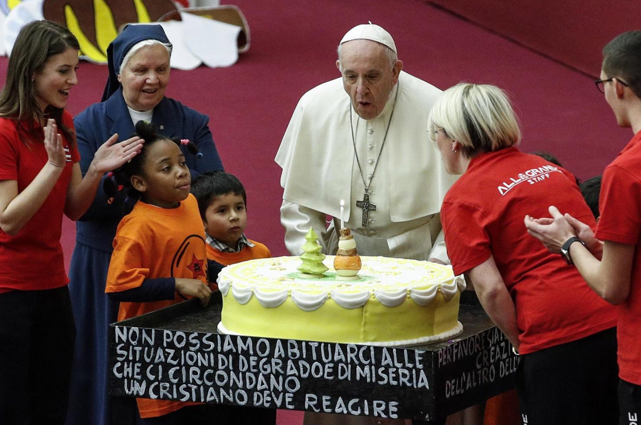 Resultado de imagem para Papa Francisco celebra 82.º aniversário