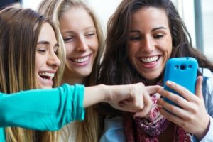Media: Bispos ibéricos debatem «Os jovens e comunicação»
